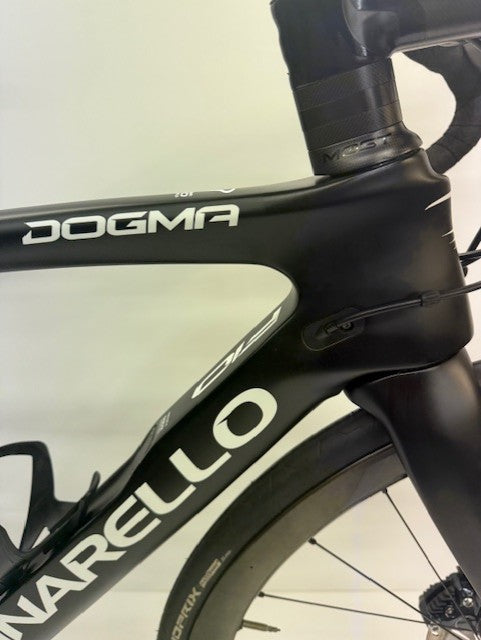 Pinarello F10 Disk Shimano Ultegra R8020 Mechanical Black 46.5cm (Pre-Loved)